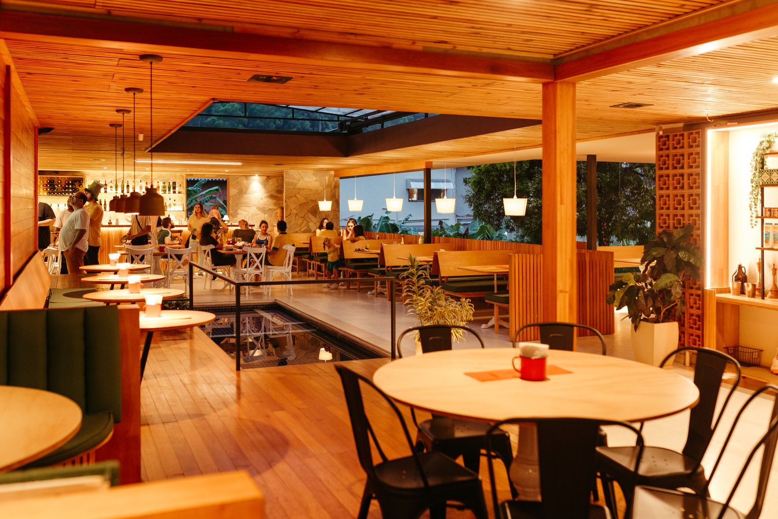 Salle chaleureuse du restaurant Comme Chez Vous